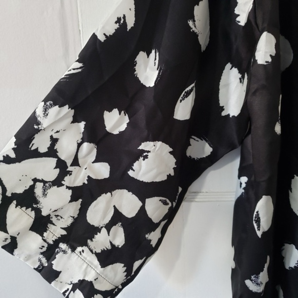 Chicos Petals Drama Ruana Black White Floral Print Kimono - Picture 9 of 13